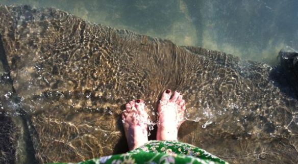 SW_mountains_lakelouise_feet